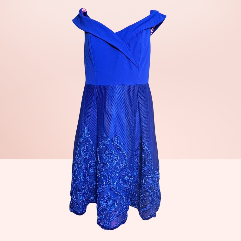 Entry Off-Shoulder Fit and Flare Embroidered Mesh Cocktail Dress L Royal Blue